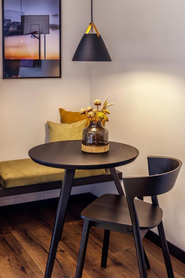 Black F House - Serviced Apartments Фрайбург Екстериор снимка