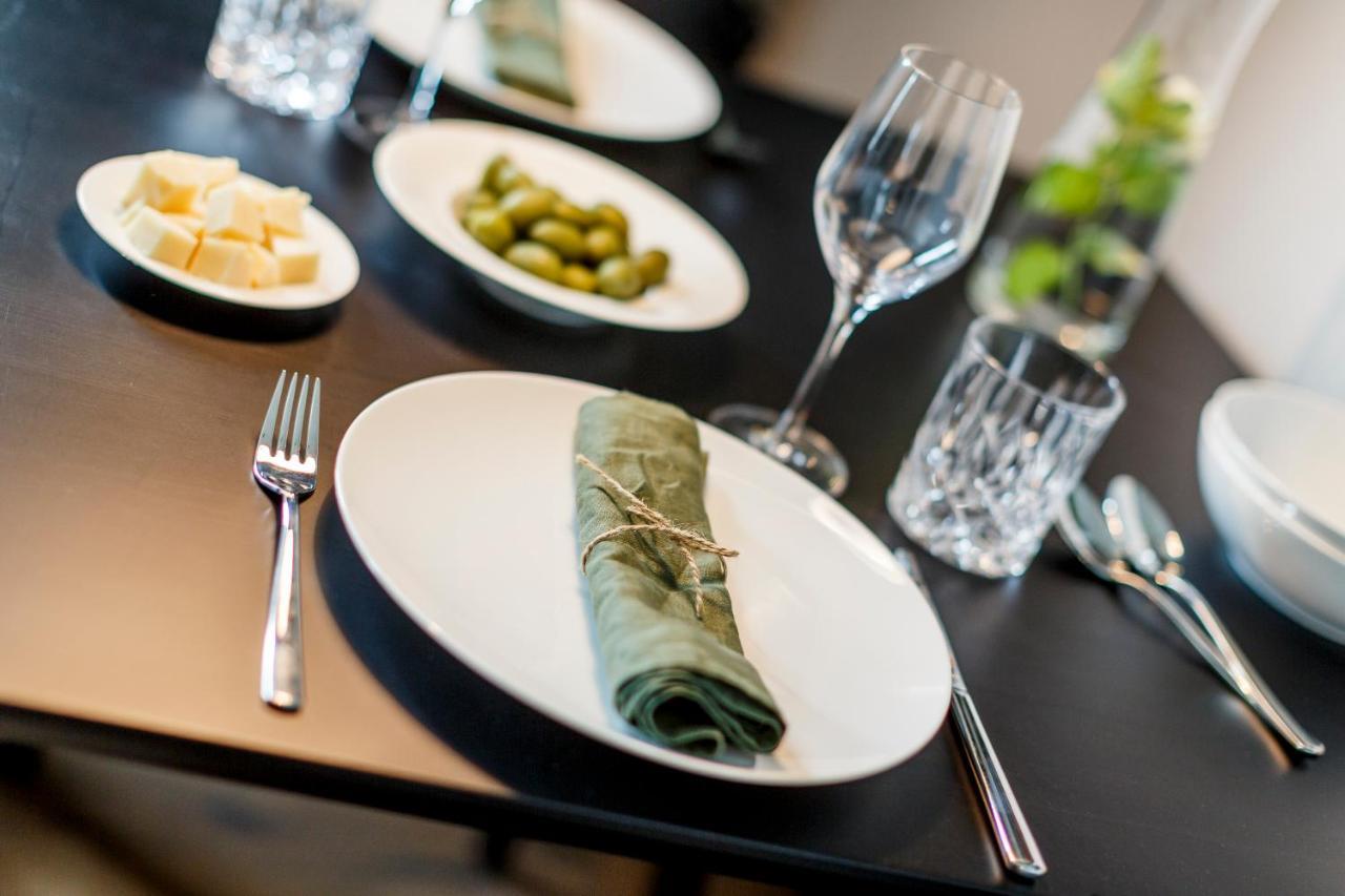 Black F House - Serviced Apartments Фрайбург Екстериор снимка