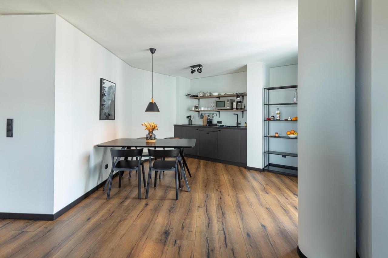 Black F House - Serviced Apartments Фрайбург Екстериор снимка
